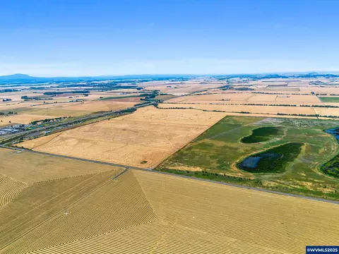 Belts Dr, Harrisburg, OR 97446
