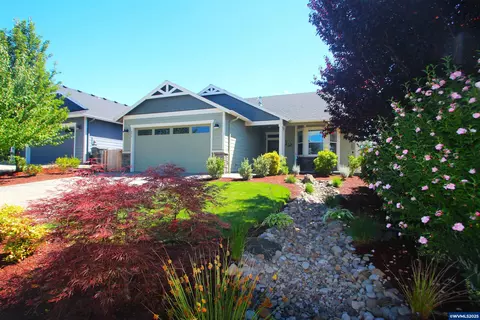 374 SW Applegate Trail Dr, Dallas, OR 97338