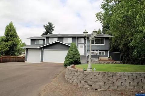 2511 Robinhood Ln NW, Albany, OR 97321