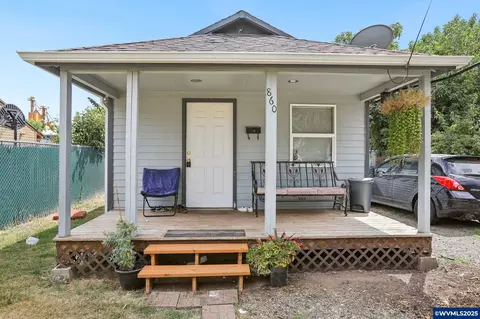 860 N 1st St, Woodburn, OR 97071