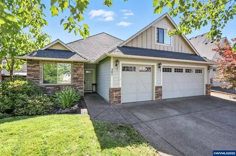 207 Finneys Ave, Molalla, OR 97038