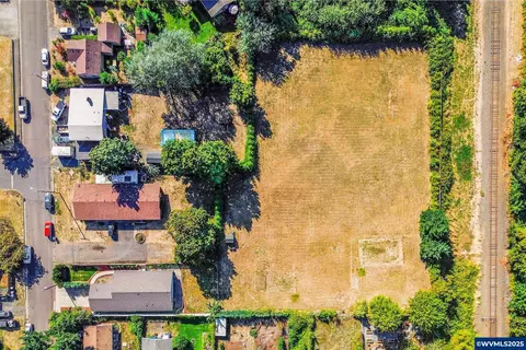 653 Elmore St, Lebanon, OR 97355
