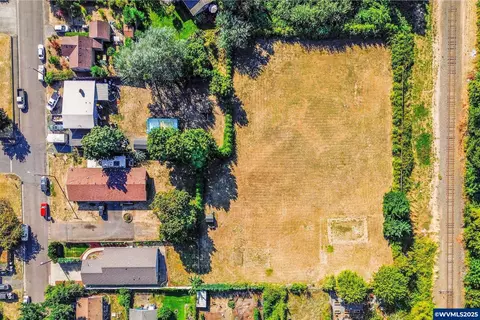 653 Elmore St, Lebanon, OR 97355