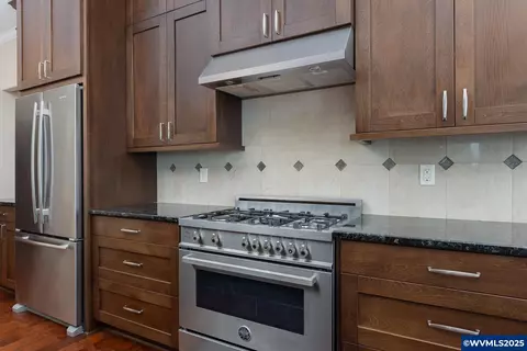Kitchen - 5355 Haystack Dr, Neskowin, OR 97149 photo 3 of 4