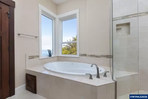 Bath - 5355 Haystack Dr, Neskowin, OR 97149 photo 3 of 4