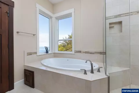 Bath - 5355 Haystack Dr, Neskowin, OR 97149 photo 3 of 4