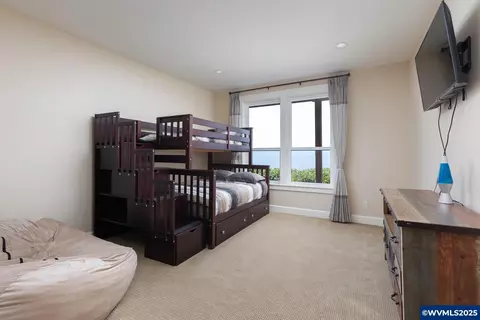 Bedroom - 5355 Haystack Dr, Neskowin, OR 97149 photo 3 of 9