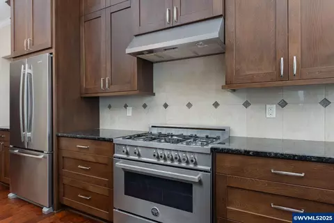 Kitchen - 5355 Haystack Dr, Neskowin, OR 97149 photo 3 of 4