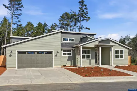 723 SE 42nd Pl, Newport, OR 97366