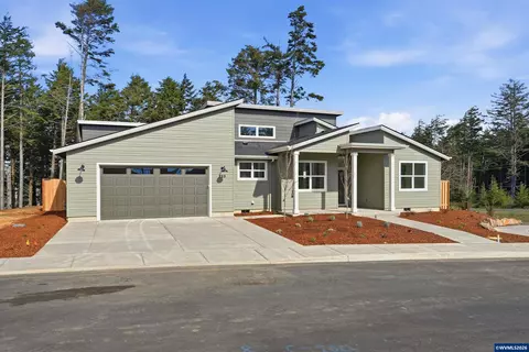 723 SE 42nd Pl, Newport, OR 97366