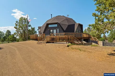17450 Star Thistle Ln, Bend, OR 97703