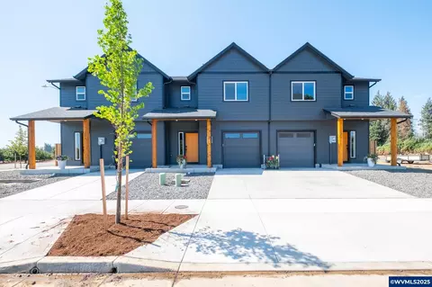 1554-1570 1588 Barn St, Woodburn, OR 97071