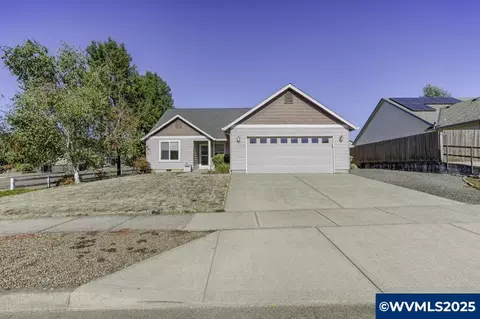 1451 Ryan Dr, Silverton, OR 97381