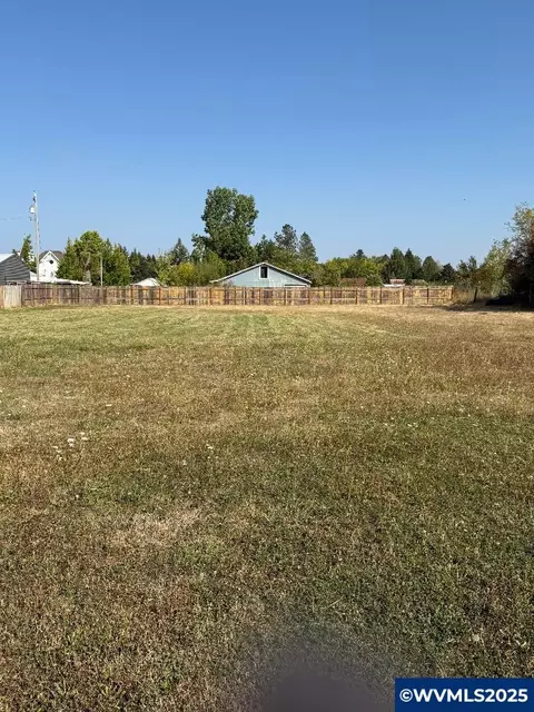 3 Orchard St, Monroe, OR 97456