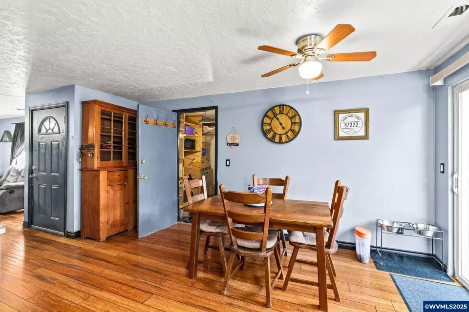 Dining - 3746 Tudor Way, Albany, OR 97322 photo 2 of 2