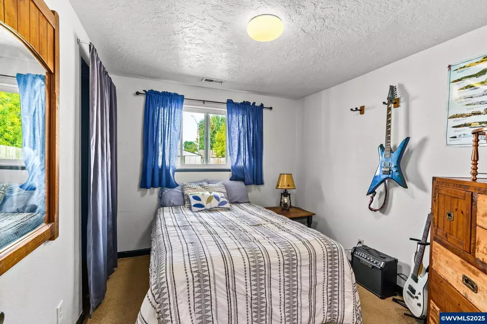 Bedroom - 3746 Tudor Way, Albany, OR 97322 photo 4 of 5