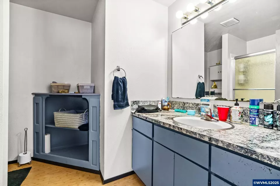 Bath - 3746 Tudor Way, Albany, OR 97322 photo 3 of 3