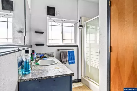 Bath - 3746 Tudor Way, Albany, OR 97322 photo 1 of 3