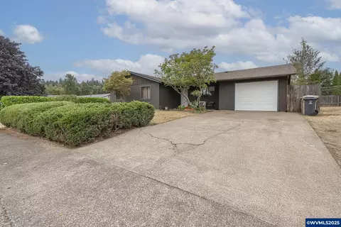 699 SW Sheila St, Dallas, OR 97338