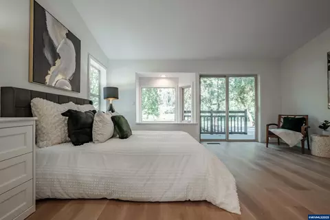 Bedroom - 45849 River Loop Rd, Lyons, OR 97358 photo 3 of 6