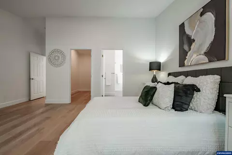 Bedroom - 45849 River Loop Rd, Lyons, OR 97358 photo 4 of 6