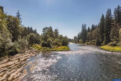 45849 River Loop Rd, Lyons, OR 97358