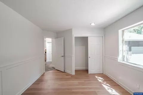 Bedroom - 45849 River Loop Rd, Lyons, OR 97358 photo 5 of 6