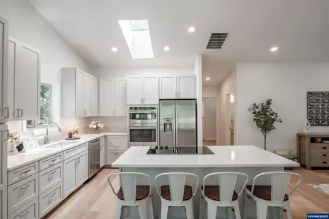 Kitchen - 45849 River Loop Rd, Lyons, OR 97358 photo 4 of 7