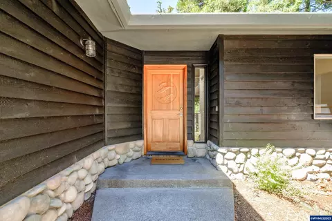 Entry Way - 45849 River Loop Rd, Lyons, OR 97358 photo 1 of 3