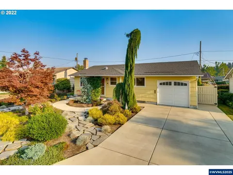 1174 Dellmoor Way, Woodburn, OR 97071