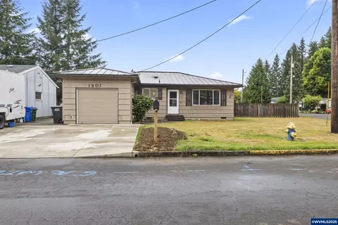 1901 SE Kauri St, Toledo, OR 97391