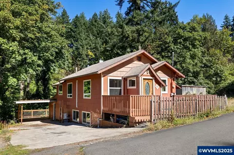 112 NE 6th St, Toledo, OR 97391