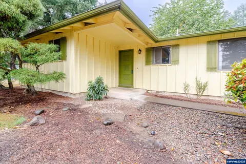 1710 NW Woodland Dr, Corvallis, OR 97330