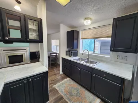 31919 N Lake Creek Dr #35, Tangent, OR 97389