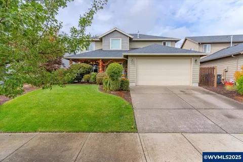 419 Vine Ave, Woodburn, OR 97071