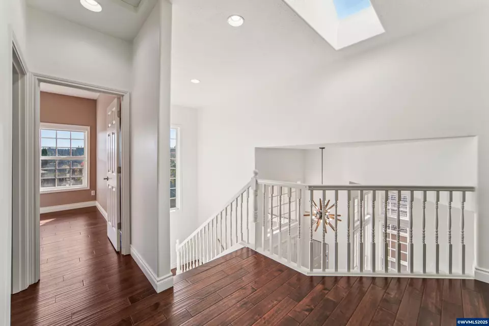Entry Way - 585 Harbourtown Ct SE, Salem, OR 97306 photo 3 of 4
