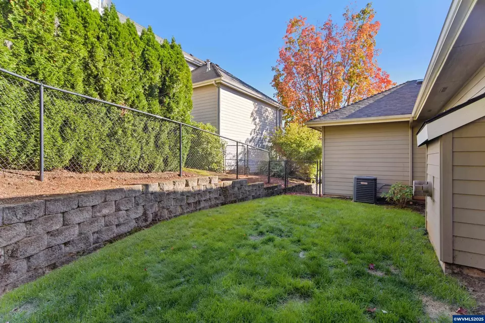 Exterior - 585 Harbourtown Ct SE, Salem, OR 97306 photo 7 of 7