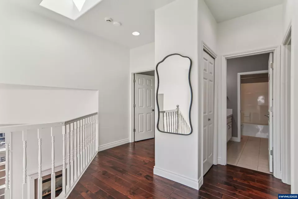 Entry Way - 585 Harbourtown Ct SE, Salem, OR 97306 photo 4 of 4
