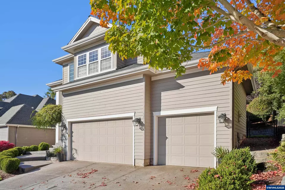 Exterior - 585 Harbourtown Ct SE, Salem, OR 97306 photo 3 of 7