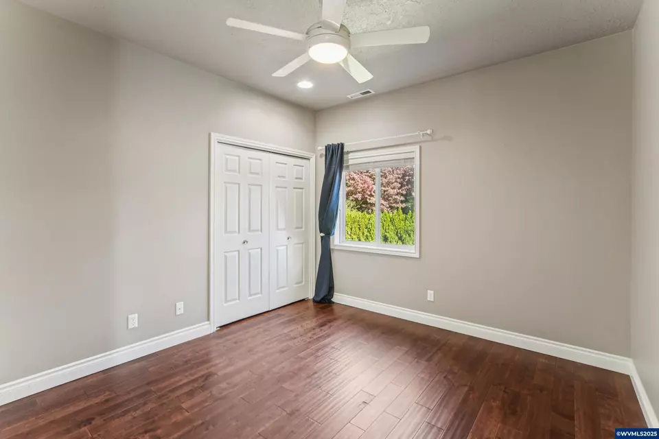 Bedroom - 585 Harbourtown Ct SE, Salem, OR 97306 photo 7 of 10