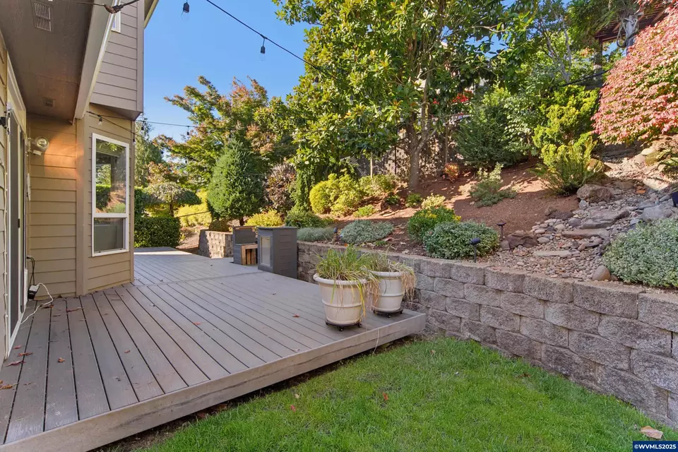 Exterior - 585 Harbourtown Ct SE, Salem, OR 97306 photo 6 of 7