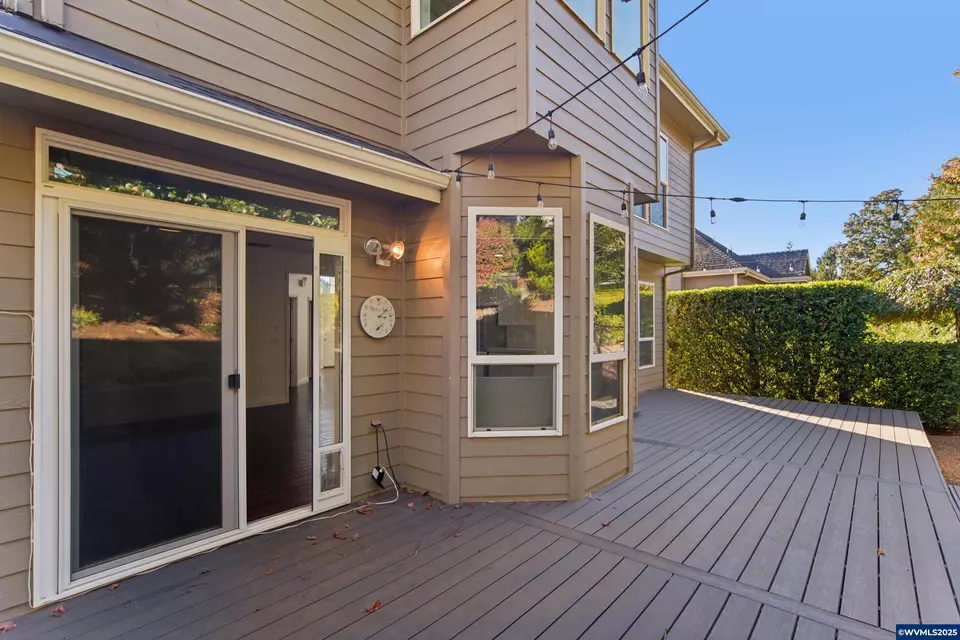 Exterior - 585 Harbourtown Ct SE, Salem, OR 97306 photo 4 of 7