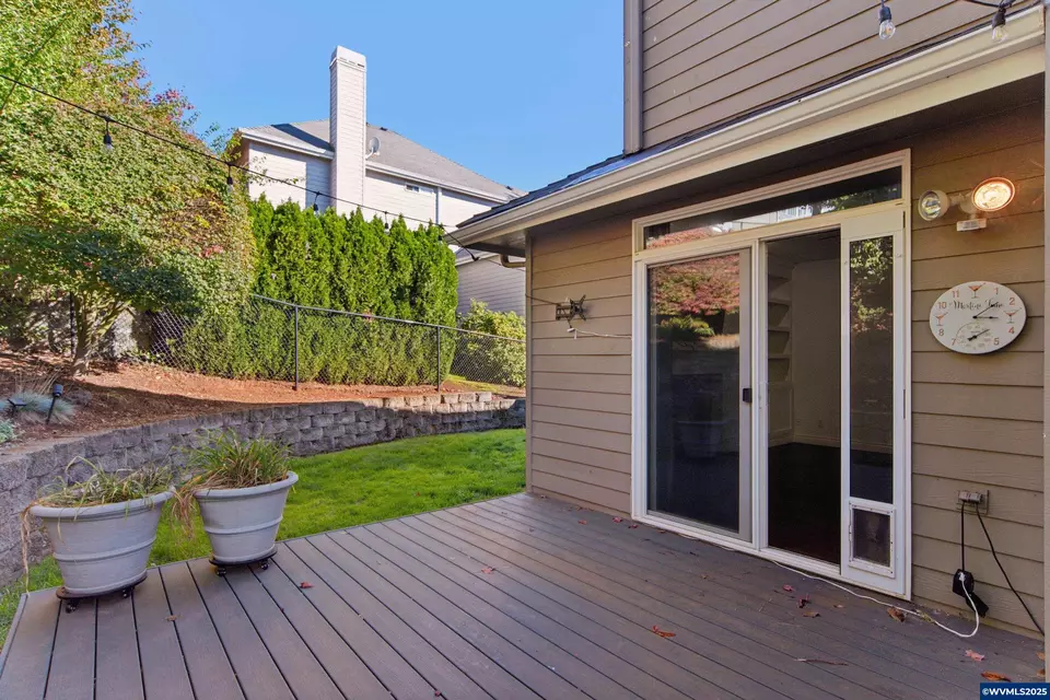 Exterior - 585 Harbourtown Ct SE, Salem, OR 97306 photo 5 of 7