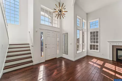 Entry Way - 585 Harbourtown Ct SE, Salem, OR 97306 photo 1 of 4