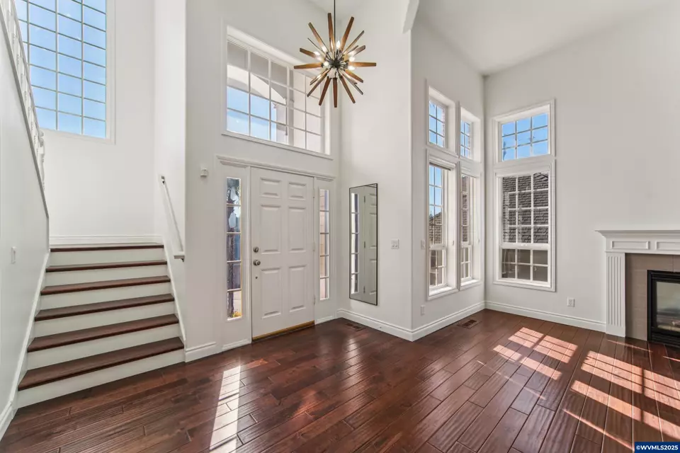 Entry Way - 585 Harbourtown Ct SE, Salem, OR 97306 photo 1 of 4