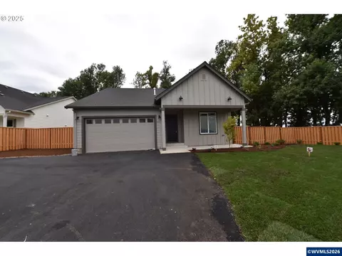 911 Oakleaf Way, Silverton, OR 97381