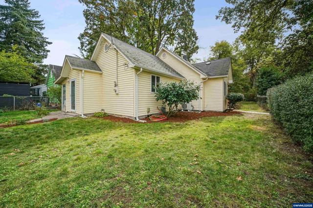 790 23rd St SE, Salem, OR 97301