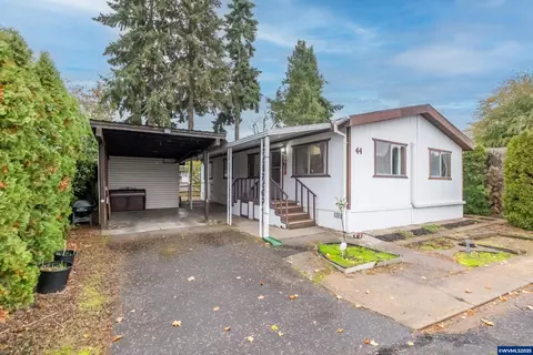 141 S 17th St #44, Independence, OR 97351