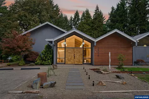 2590 Long St, Sweet Home, OR 97386