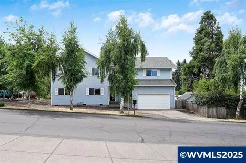 251 Fairview St, Silverton, OR 97381